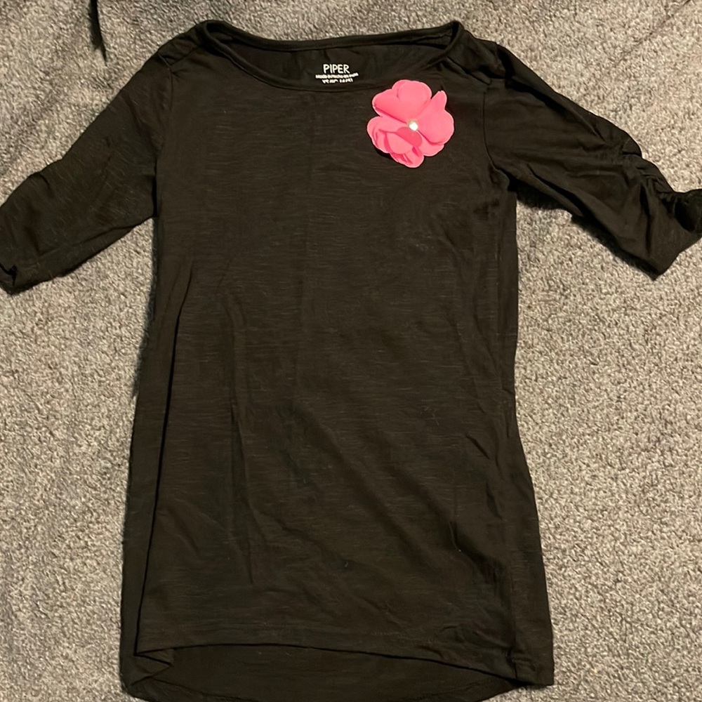 4/5T XS Black blouse with pink flower